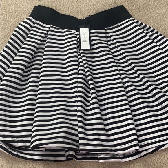 Skirt - Picture 2 of 2